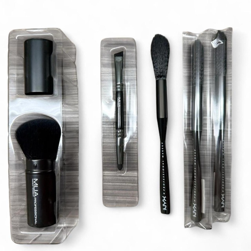 MUA Professional makeup /NYX Pro brushes
BUNDLE